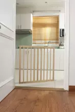 Geuther Door & Stair Safety Gate Modilok Art.2700_ECO Uste ja treppide kaitseväravad, mis on mõeldud puidust avadele laiusega 63–103,5 cm.