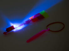 Ikonka Art.KX6532_1 Lendav pritsimees LED-valgustusega noolega