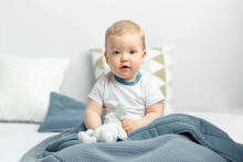 Knitted cot set with muslin - grey