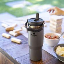 &Otilde;lek&otilde;rrega termopudel IceFlow Flip Straw Tumbler 0,89L tumehall