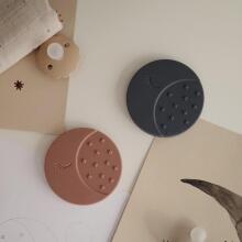 Mushie  Silicone Teether Moon Art.2560316 Silikoonist kõristi (100% looduslik)