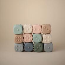 Mushie Dice Press Toy Art.100216 Silikoonist kõristi (100% looduslik)