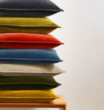 La bebe™ Pillow Eco 40x60 Art.7310 Color Spilvens no mīksta mēbeļu auduma VELVET ar rāvējslēdzēju un griķu sēnalas pildījumu ar papildu kokvilnas iekšējo apvalku [40x60cm]