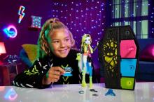 Monster High Skulltimate Secrets – Neon Frights Frankie Stein ja helendavad üllatused