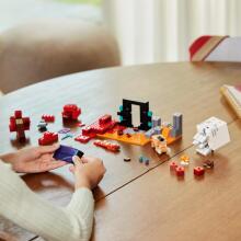 LEGO Minecrafti Alama Maailma Portaalirünnak