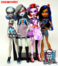 Mattel Monster High Fashion Pack Playset - Robecca Steam Art. Y0402
